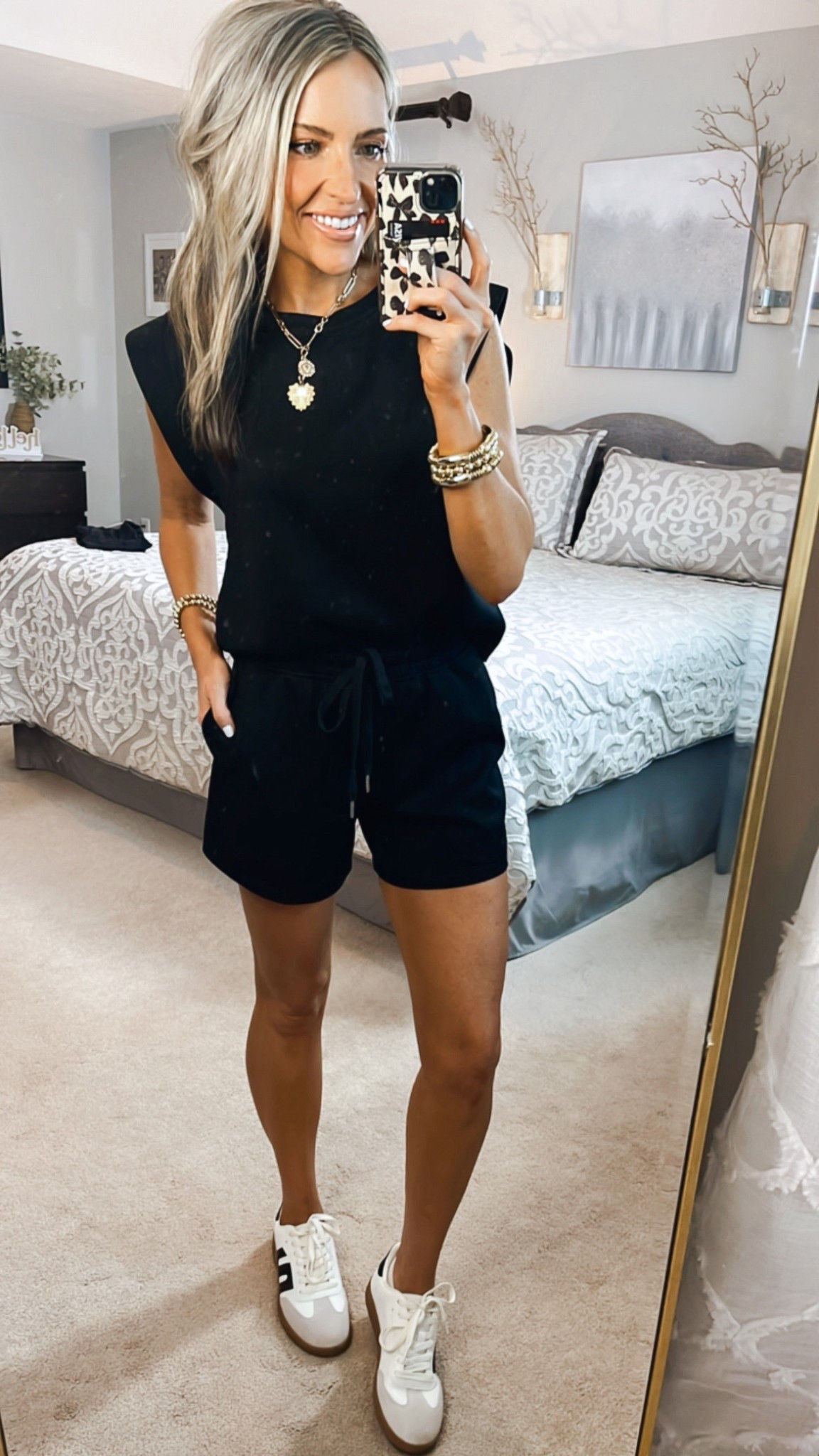 Cozy silky smooth material, wrinkle resistant with extra fabric under the arms! Comfy waistband, functional drawstring, pockets! TTS, wearing small 


#LTKPetite #LTKStyleTip #LTKFindsUnder50