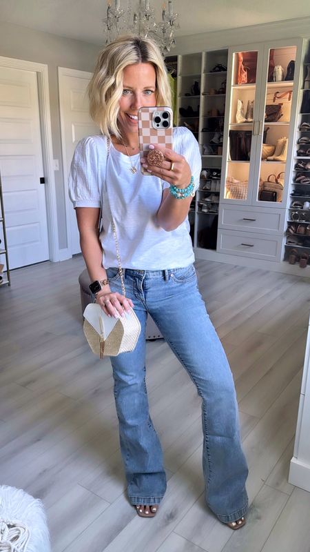 Sofia Vergara kills it every time with these Melissa flare jeans!!!!! Only $24.50 and fit like a glove!!! Also, this tee has the cutest sleeve details and is only $9.98!
Jeans size 4
Top size small

#LTKstyletip #LTKfindsunder50 #LTKfindsunder100