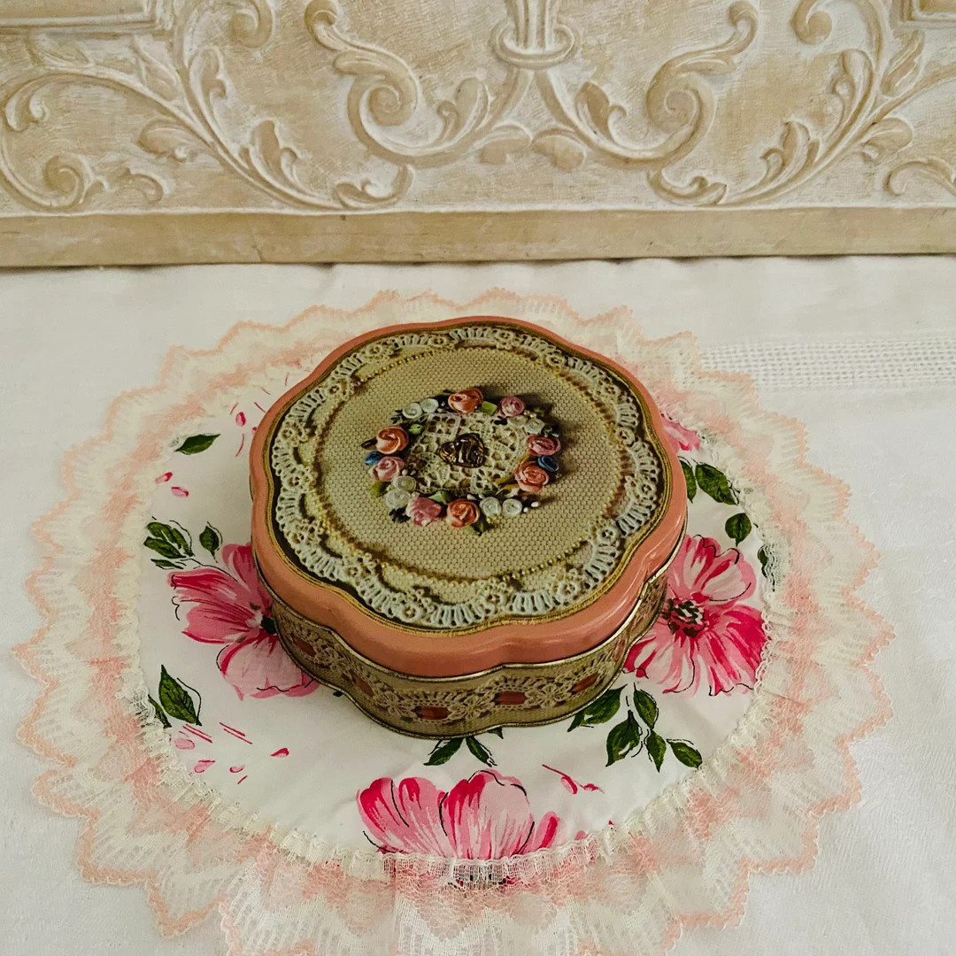 Salevintage Avon Valentines Day Candy Tin 1981 - Etsy | Etsy (US)