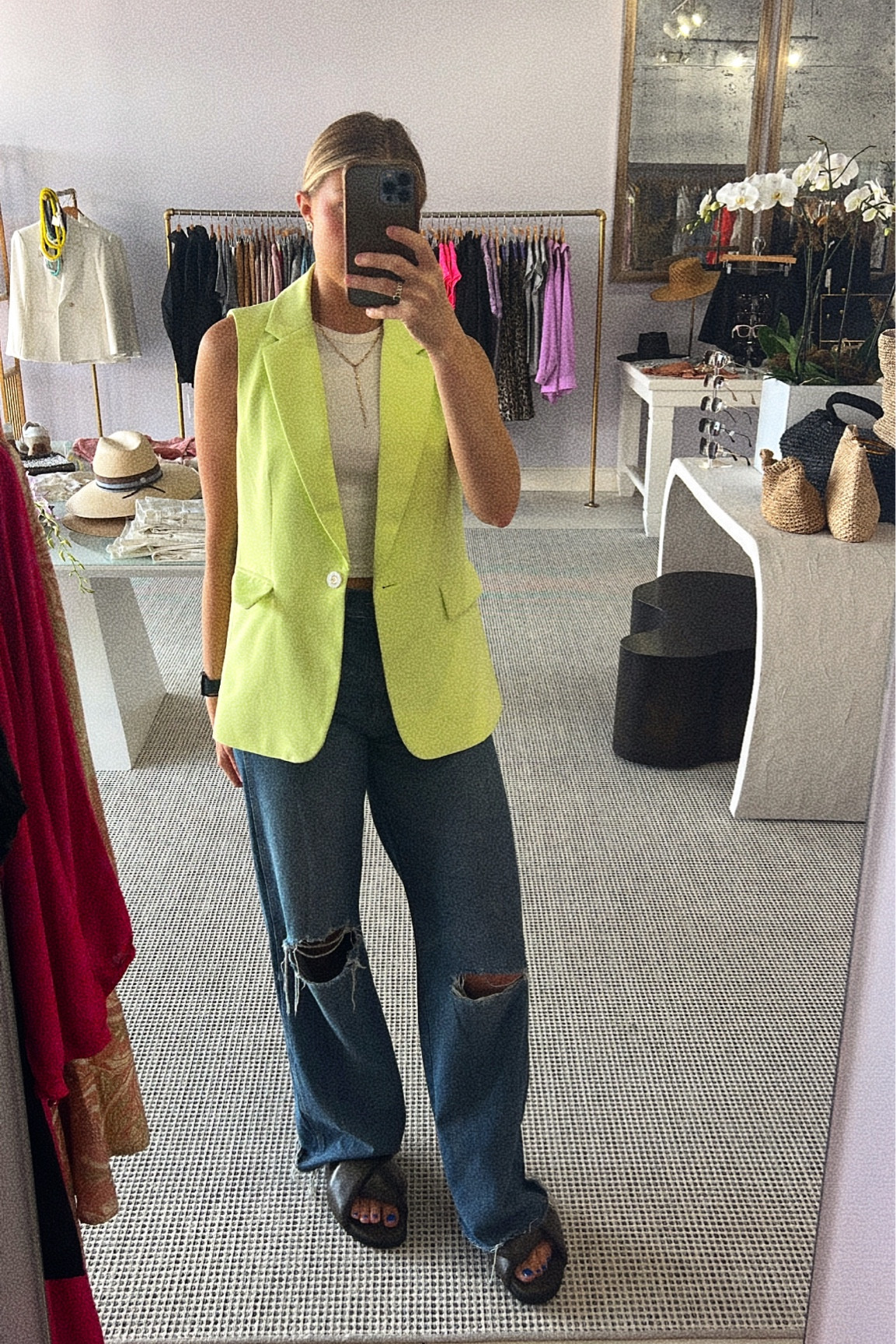another work OOTD 😝
•
•
•
#widelegjeans #blazervest #crop #workfit #color #thursday #toplook

#LTKFind #LTKstyletip #LTKunder100