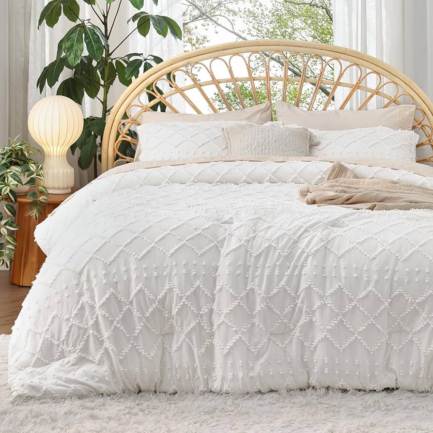 Bedsure Queen Comforter Set - White Comforter, Boho Tufted Shabby Chic Bedding Comforter Set, 3 P... | Amazon (US)