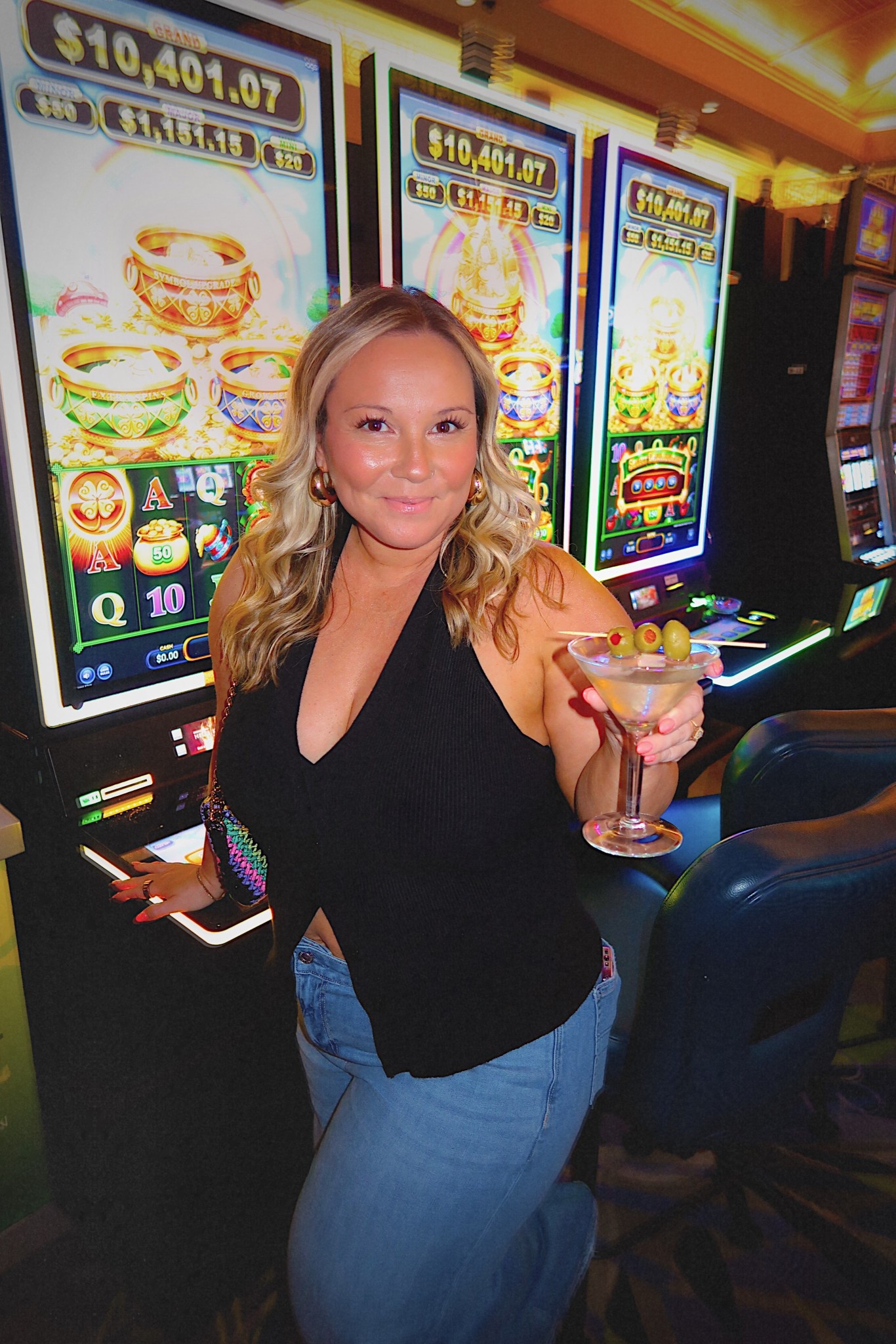 Date night outfit 
Abercrombie halter top size LARGE 
Jeans size 14 SHORT 

Petite style, American Eagle, curvy jeans, style over 40, how to style, night out outfit 

#LTKMidsize #LTKPetite #LTKOver40