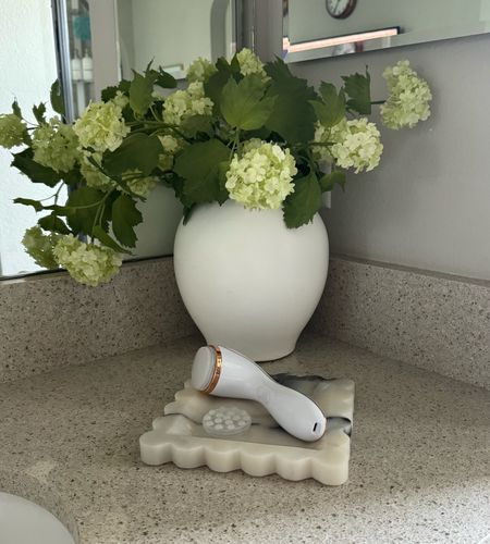 This skin care  tool is next level! I absolutely noticed a difference after the first use! I look forward to using it every day! #ad @revivelighttherapy


Sonique cleanser, LED technologies, skincare must have 


#LTKhome #LTKbeauty