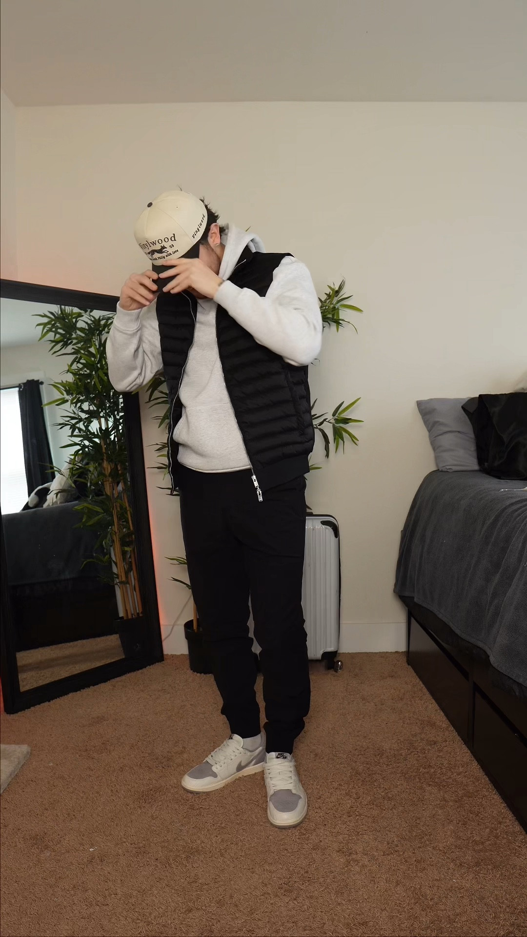 Simple Men’s Athleisure outfit 