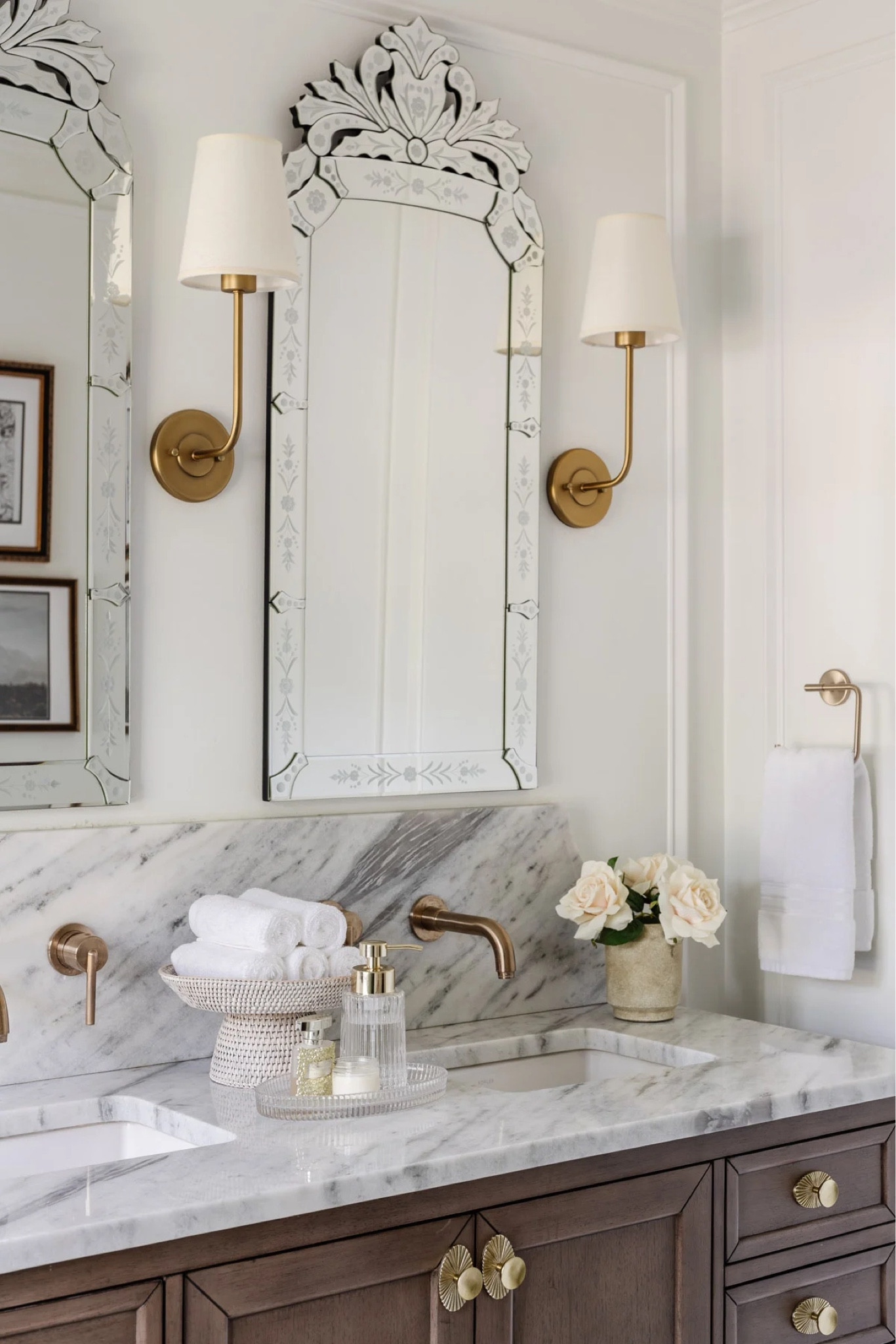 ✨


#BathroomDecor #VanityDecor #BathroomMirror #VanityMirror #BathroomLighting #WallSconce#SoapDispenser #RefillableDispensers #TowelHolder 

#LTKHome