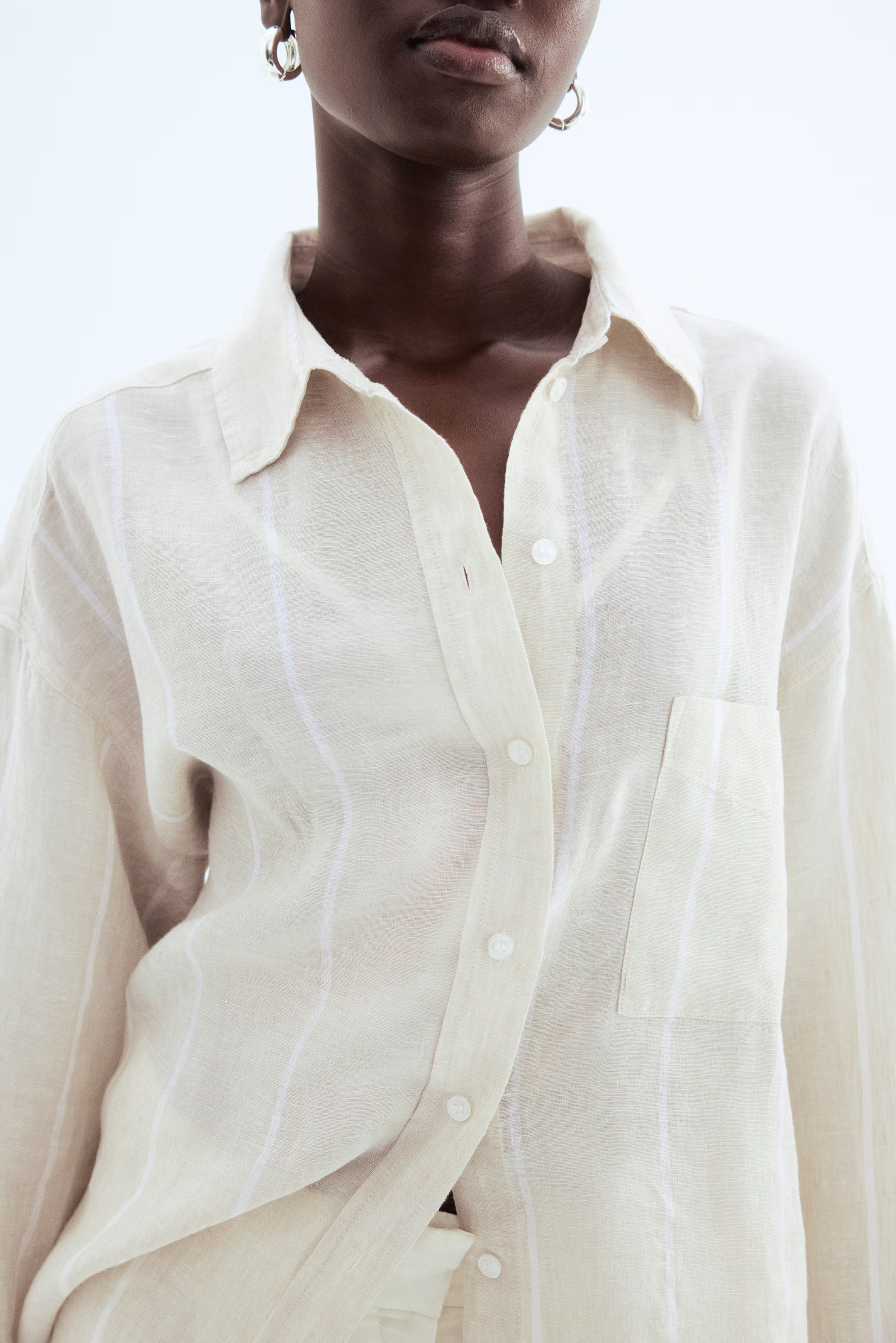 Oversized linen shirt | H&M (UK, MY, IN, SG, PH, TW, HK)