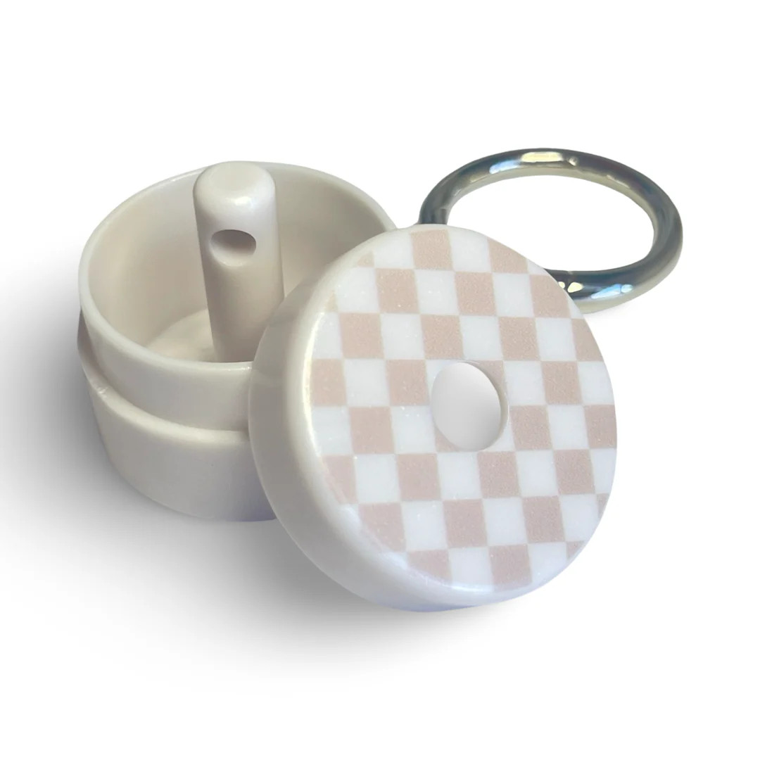 Beige Checker | Lion Latch
