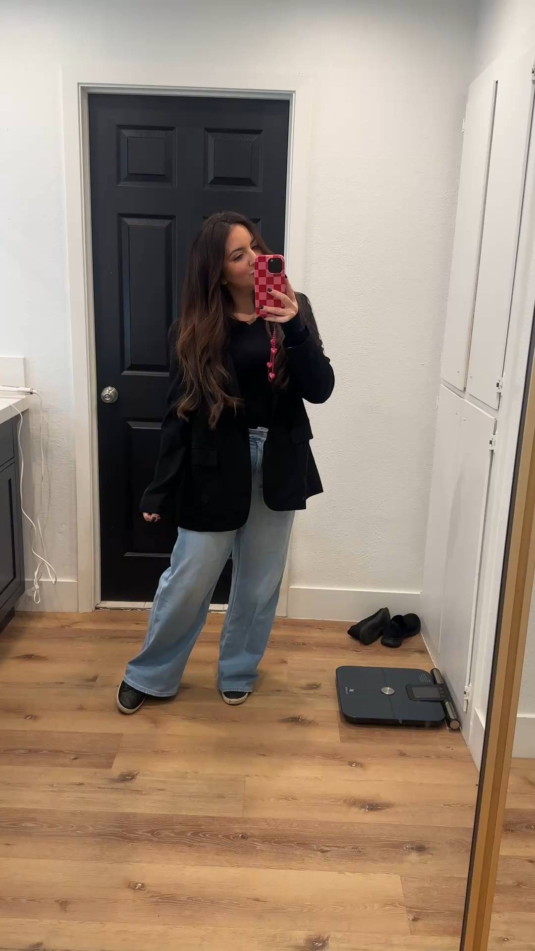 OOTD 🖤 also linked my new scale because it’s kinda interesting 