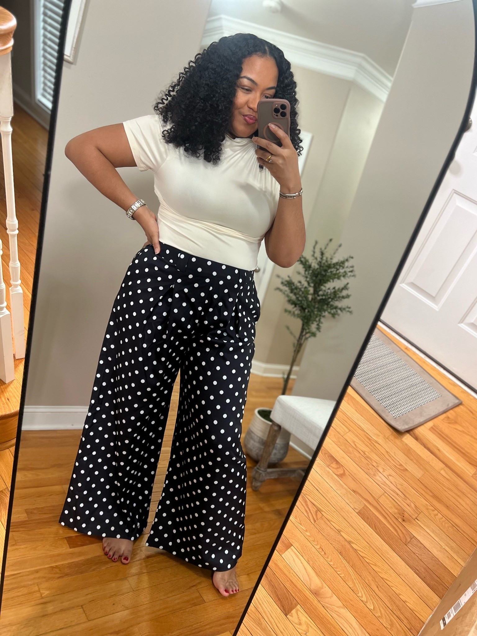 These trousers are curvy girl approved. The back is an elastic waist band so a belt is optional. 

Business Casual Workwear, Business Professional, Size 14 fashion, Curvy Workwear inspo, midsize workwear, curvy trousers, what I wore today

#LTKMidsize #LTKWorkwear