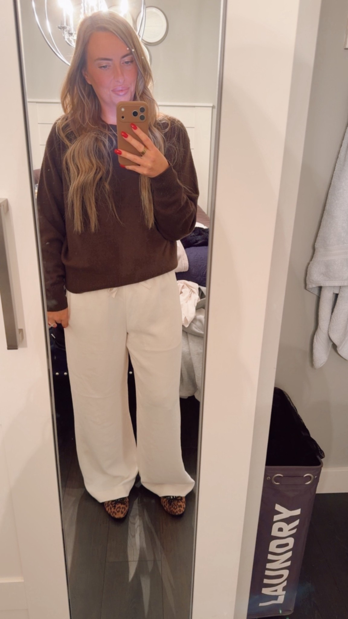 Aritzia sale
Aritzia finds
Aritzia sweater
Cashmere sweater 

Size medium in both 

#LTKHoliday #LTKCyberWeek #LTKGiftGuide