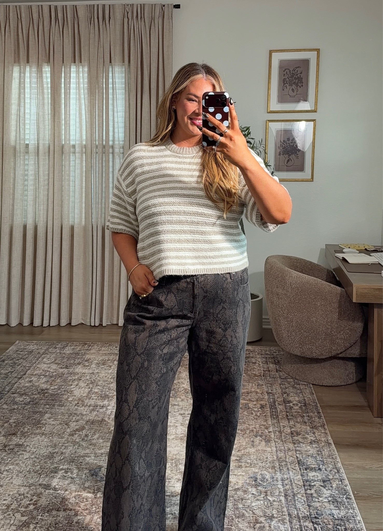 fall outfit inspo 🤎 wearing a large in this sweater tee and 34 long in these jeans