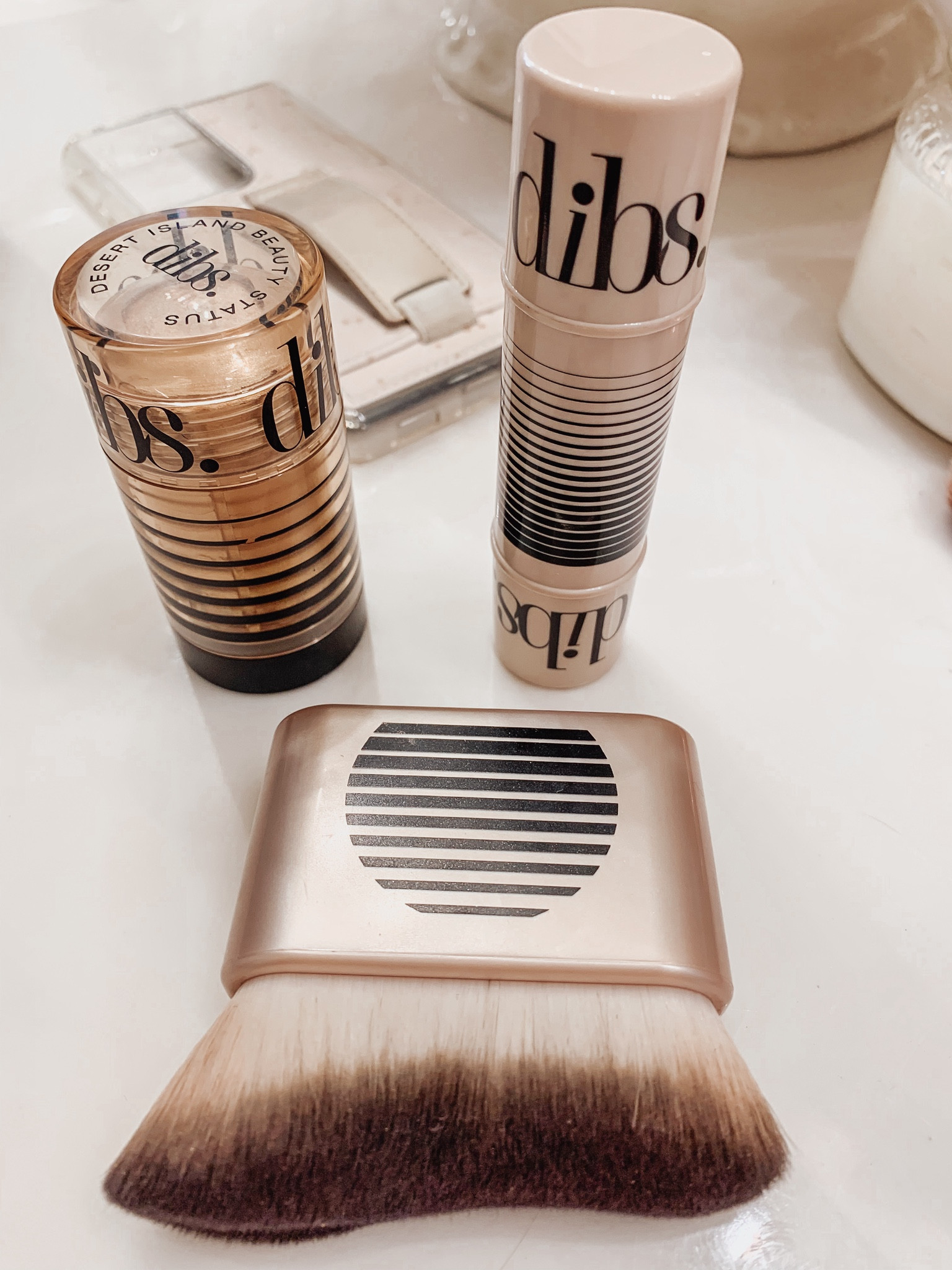 Shade 6 in the duo & good life gold in the shimmer. 
Body shimmer Makeup Dibs Beauty

#LTKbeauty #LTKHoliday #LTKGiftGuide