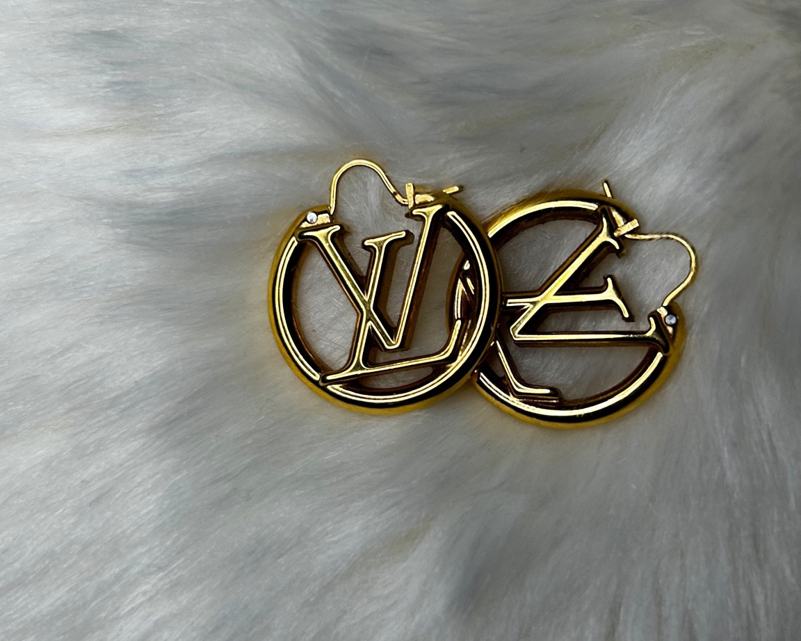 Louis Vuitton on X: More than a logo. The #LouisVuitton Louise