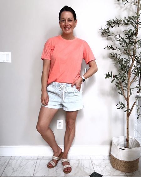 Comfy casual outfit with @walmart! Tee and shorts both run true to size to small.


#walmartpartner #walmartfashion



#LTKfindsunder50 #LTKover40 #LTKstyletip