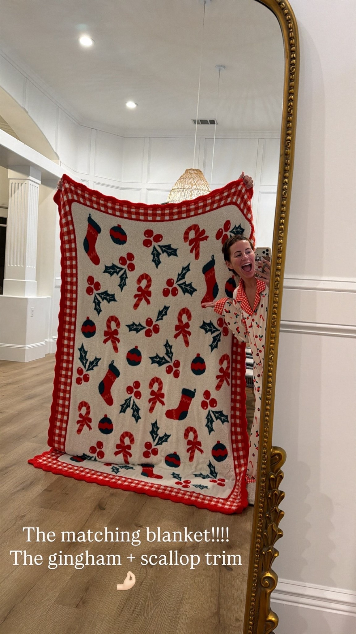 The matching blanket!!!!
The gingham + scallop trim 🤌🏻
