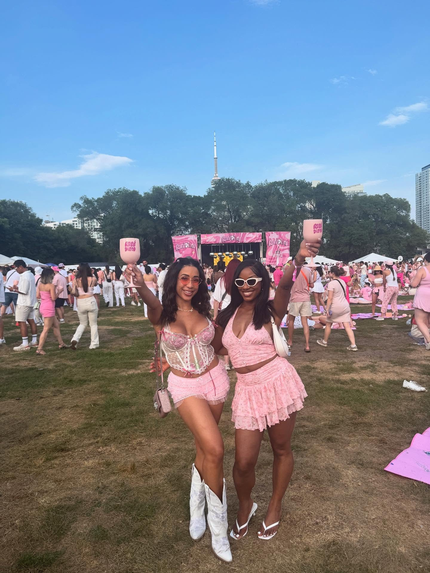 My pink dream @rosediscoto 💖💕🍷


#rosedisco #rosediscotoronto #toronto #pinkoutfit

#LTKcanada #LTKstyletip #LTKsummer