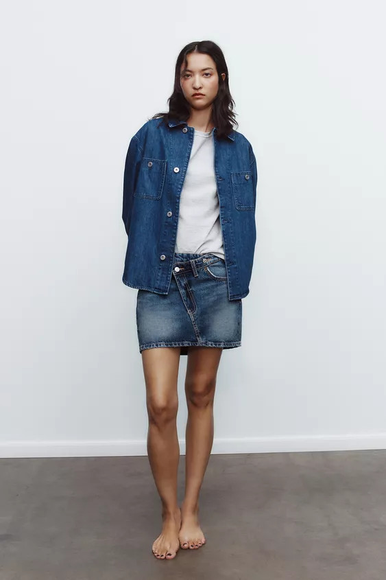 Mid-rise mini skirt with belt loops and five pockets. Asymmetrical front closure with zipper and ... | Zara US