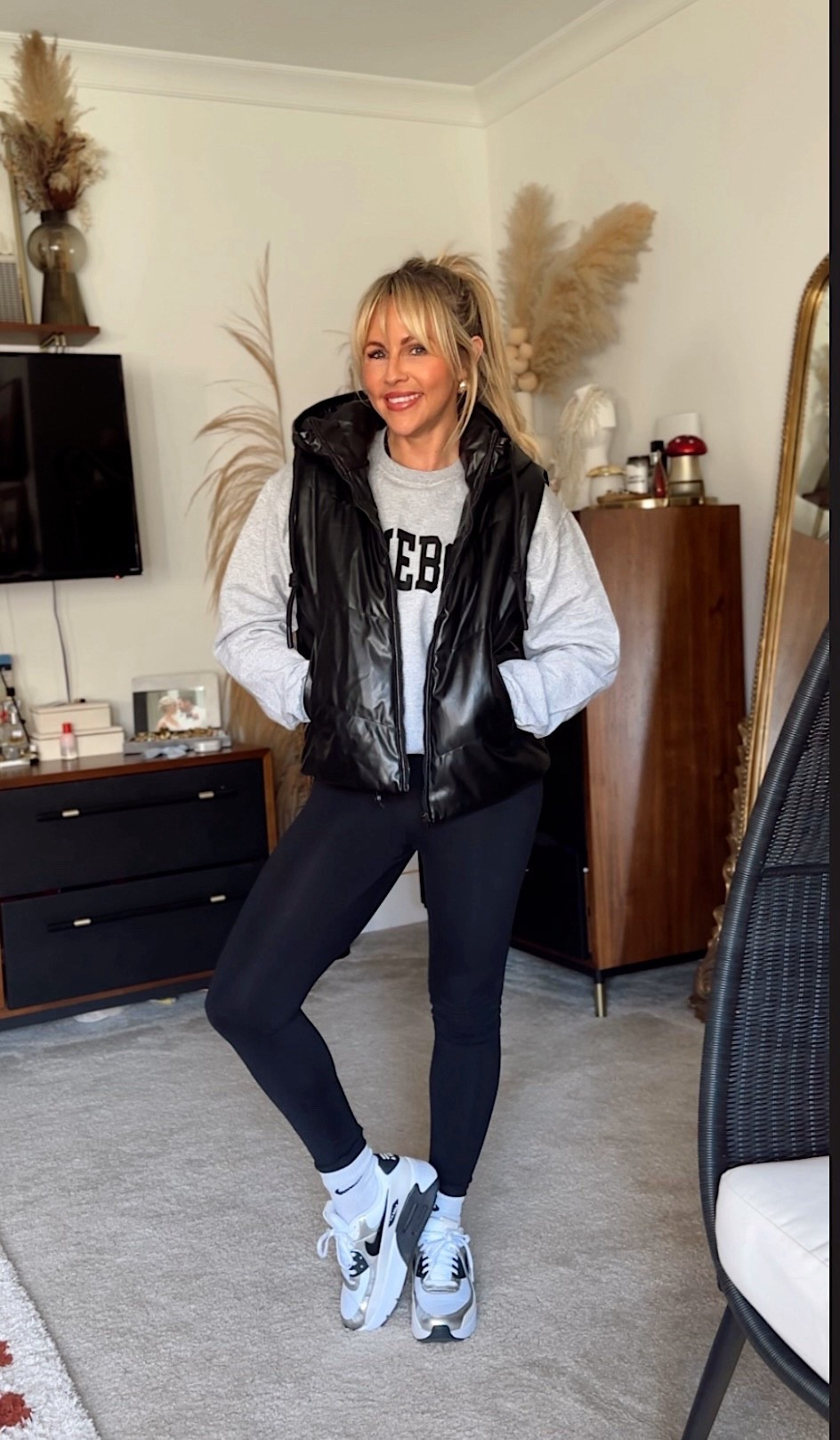 Who doesn’t love a good puffer vest? Love the added hood on this one 🖤 shop this look right here! 

#puffervest #winterfashion #winterstyle #styletip 

#LTKootd #LTKgrwm #LTKFindsUnder100