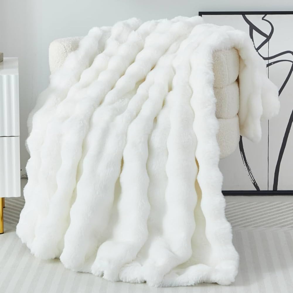 Faux Fur Throw Blanket Fleece Bubble Blanket Casa Carina-Super Soft Fluffy Fuzzy Blanket Plush Bl... | Amazon (CA)