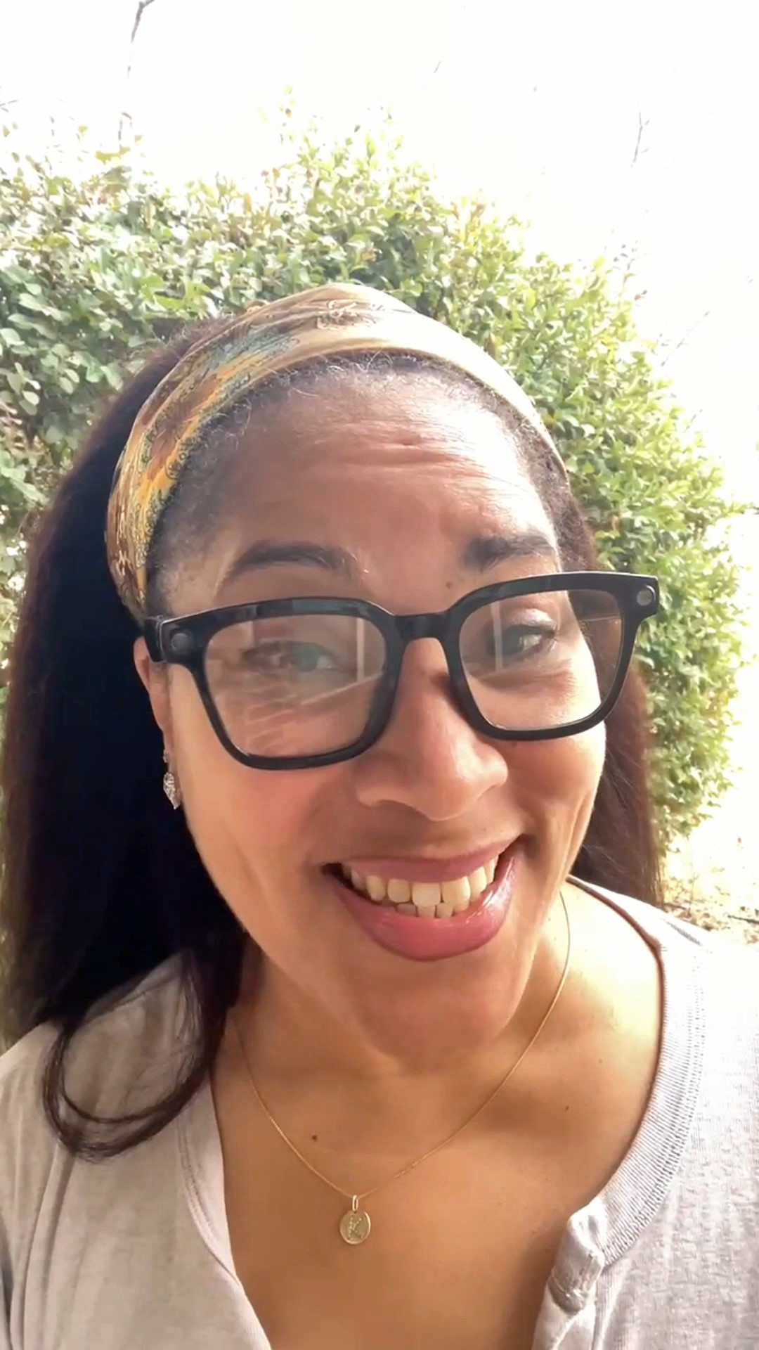 These smart glasses have everything you need for less unless the name brand is important for you#aismartglasses #smartglasses #metaglasses #ltkfashion #ltktech

