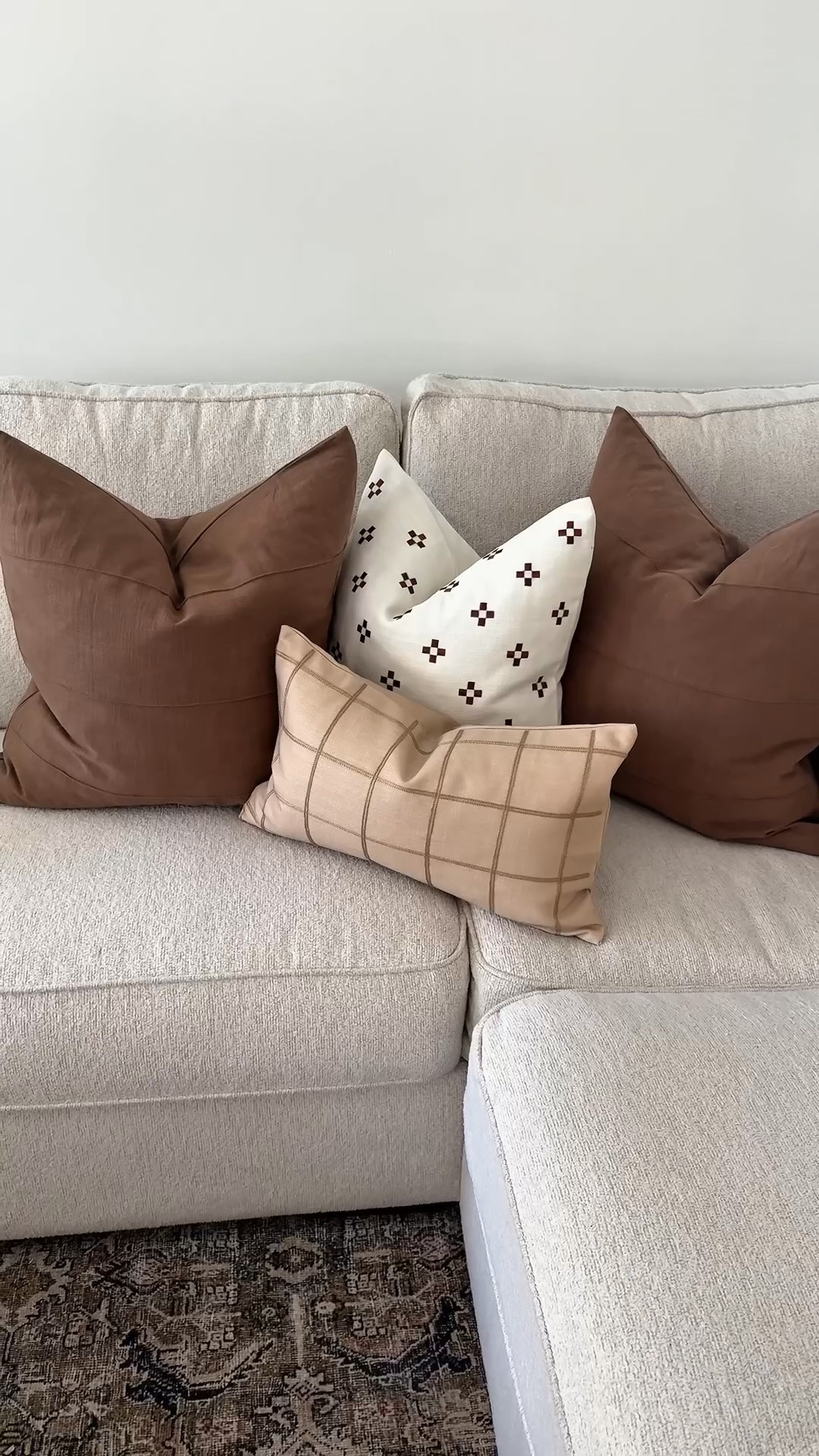 Amazon Fall pillow covers that look way more expensive than they are! Summer to Autumn 🍂 for your sofa!

#fallhomedecor #pillowcovers #falldecoratingideas #affordablehomedecor

#LTKSaleAlert #LTKHome #LTKSeasonal