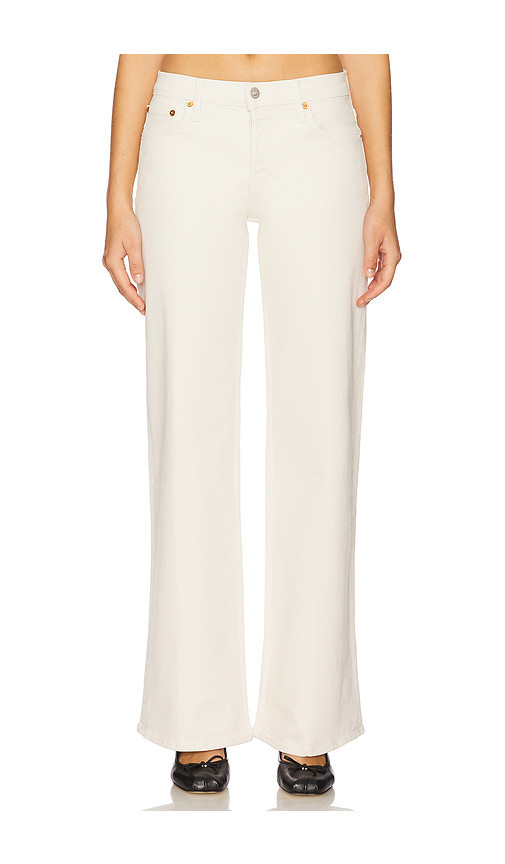 RE/DONE Mid Rise Wide Leg Jeans in Cream. Taglia 24. Also in 27, 30, 31, 32. | Revolve Clothing (Global)