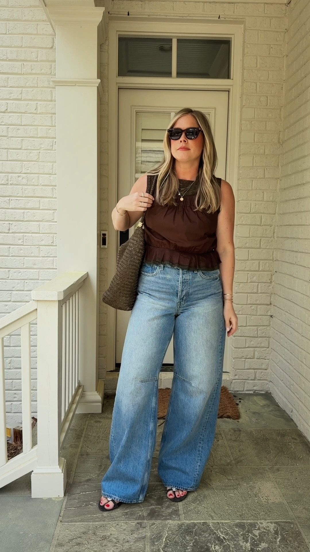 Big jeans + little top 🤌🏻