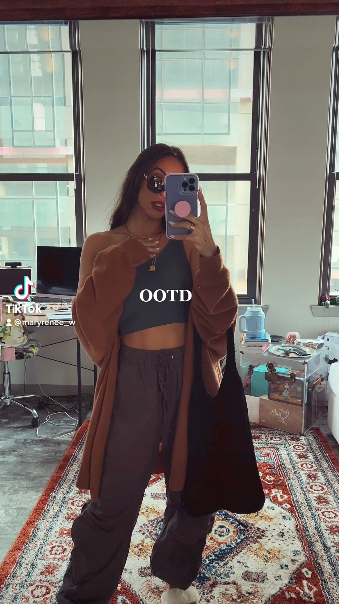 Fall outfit alert! 

The sweater I got size medium because I like it to be super oversized. It’s cashmere and thin so I keep it in my closet year round because it’s just so light and cozy 🥰 

Pants and top size small  

For the ugg slippers size up! I’m loving ugg slippers this fall. There’s so many fun looks with them. These are the Disquette but I also have tazz and Tasman. 

I’ve been wearing this jewelry Combo a lot lately and I’m loving all of the essential pieces from Amazon. I’ve been wearing them in the shower and they haven’t tarnished at all 🙏🏽😍