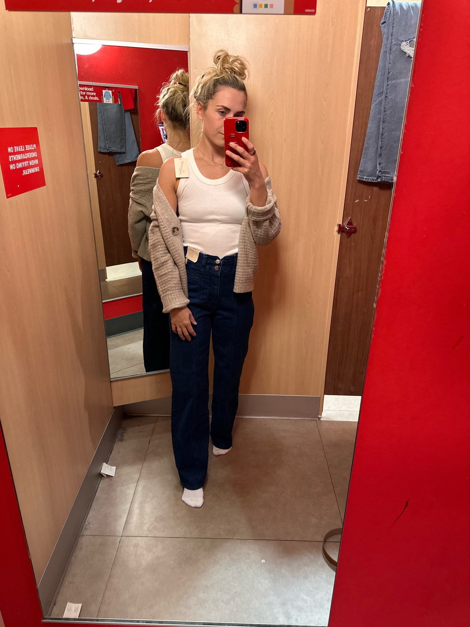 THIS WHOLLLEEEE OUTFIT CAME HOME WITH ME! 

Perfect fall transitional outfit 🍎 and basics that can be swapped with any outfit 

This sweater is sooo soft and isn’t itchy! 

Sweater: small
Tank: small
Jeans: 4R

#LTKFindsUnder50