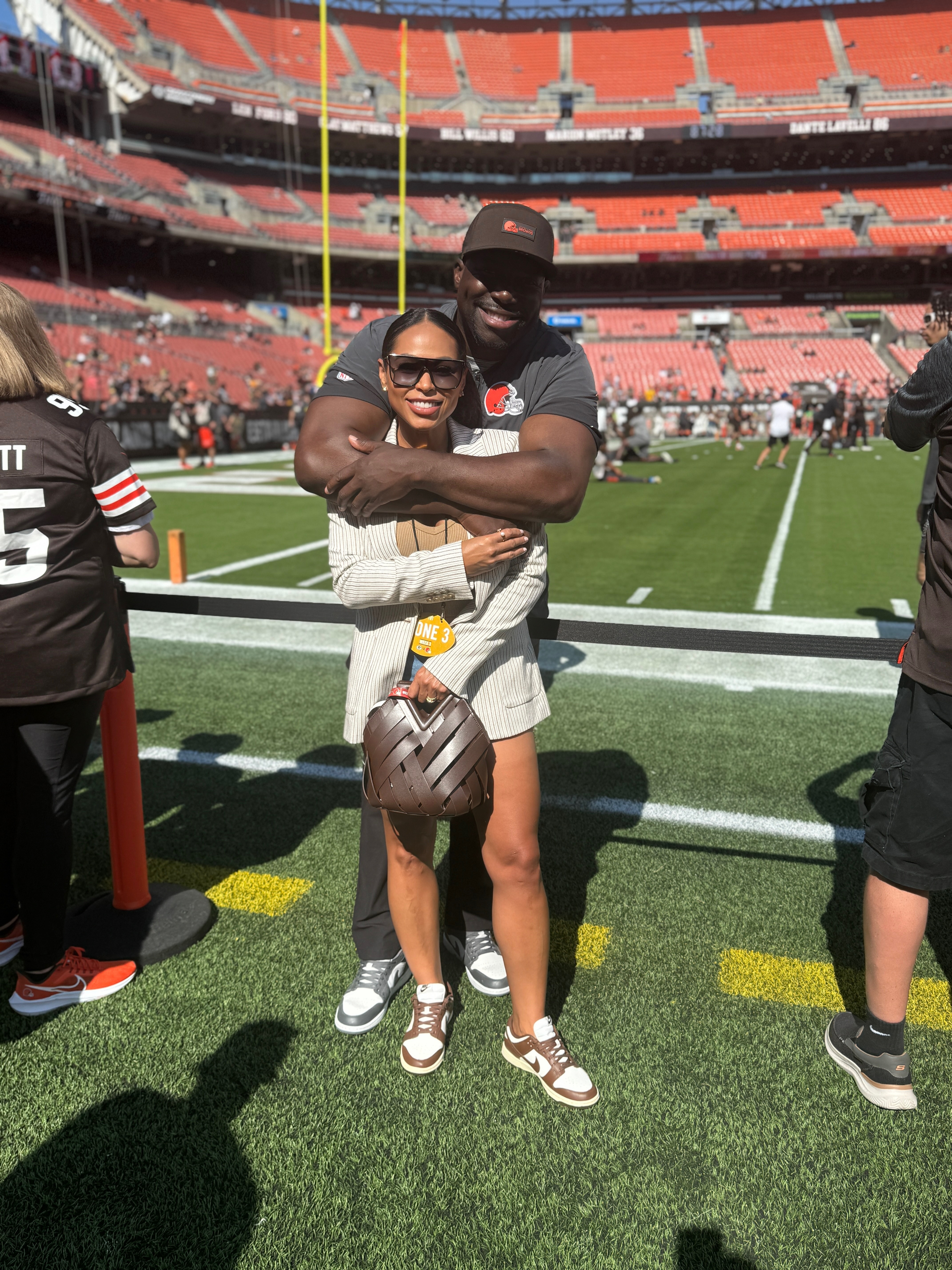 Spent my Sunday cheering on the
#DAWGPOUND
 
I’m excited to finally share my new LIKEtoKNOW.it page 🤍. I’ll be posting my favorite lifestyle, home, and fashion finds….. all the things I love. Tap the link in my bio to shop my picks and follow along! 💛 #GameDayReady #LTKFinds #RealtorLifestyle
@shop.ltk
https://liketk.it/5oMsu"

#LTKOver40 #LTKPetite