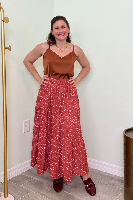 Petite friendly skirt and satin cami. I’m wearing size small in the skirt and cami.

I'm 4'10" and 115#; bust 32B, waist 26, hips 36