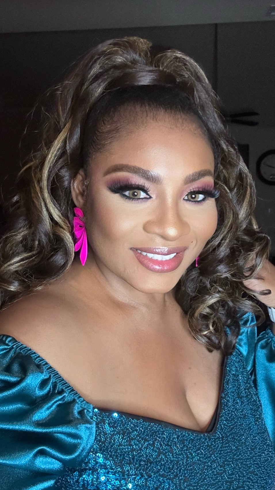 One of my all time favorite ponytail 😍

Get the look by shopping the tagged items below 👇 

#ponytail #hairstyle #hairtutorial #4cnaturalhair



#LTKBeauty #LTKWatchNow #LTKWedding