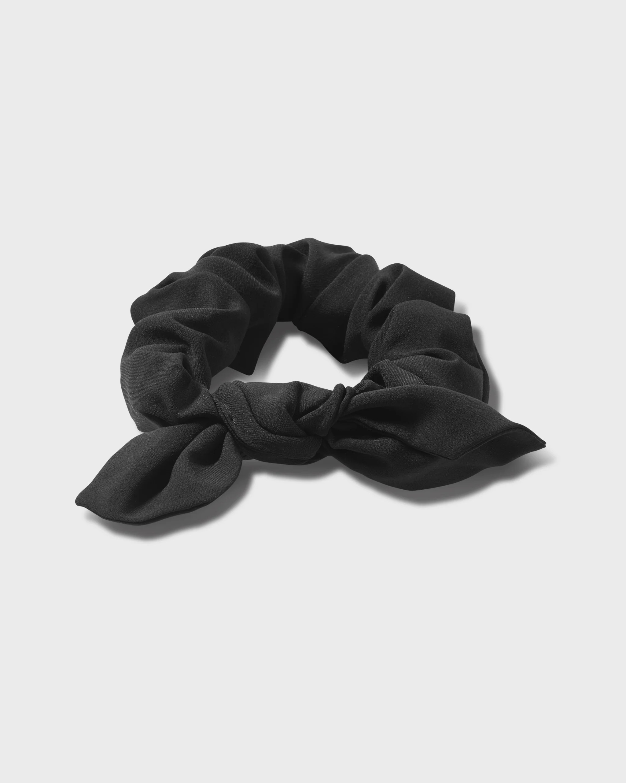 Tie Scrunchy | Black Scrunchy Hair Tie | Vuori | Vuori Clothing (US & Canada)