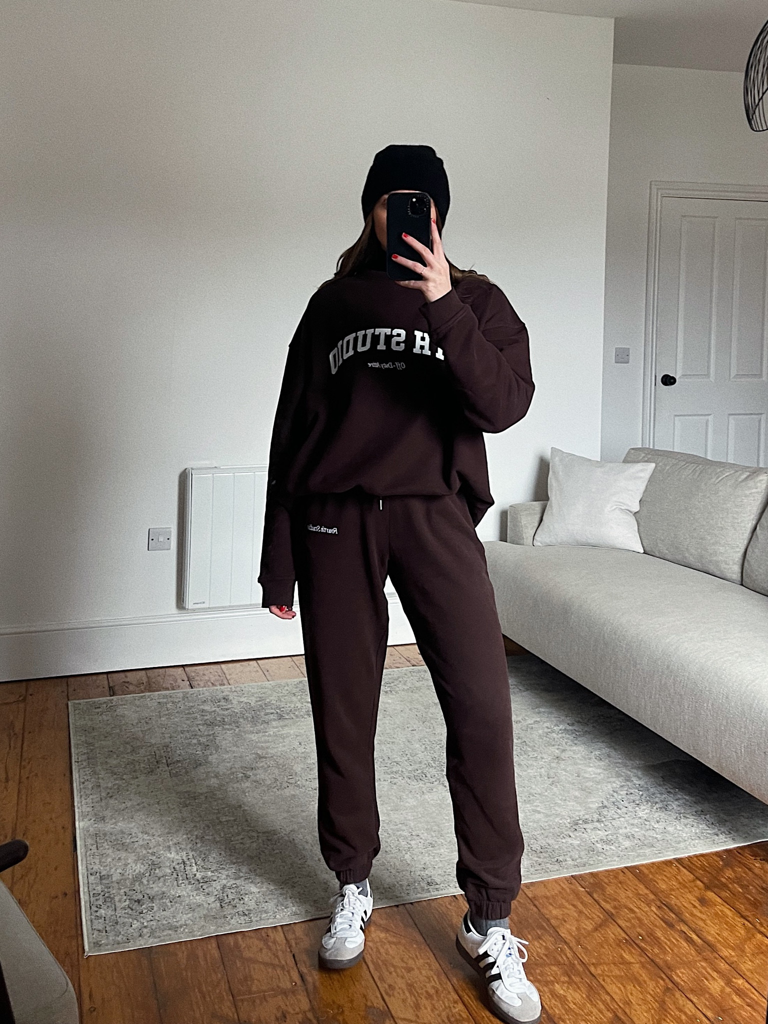 One cosy Sunday! Wearing…

4th & reckless burgundy sweatshirt, I wear the medium

4th & reckless marching burgundy joggers, I wear the XS. I’m 5ft 6

Abercrombie & Fitch black polo neck, I layered underneath for extra warmth. I wear the XS

Adidas sambas

Arket down hooded puffer coat, I wear the small

& other stories black cashmere beanie

Ganni bag
