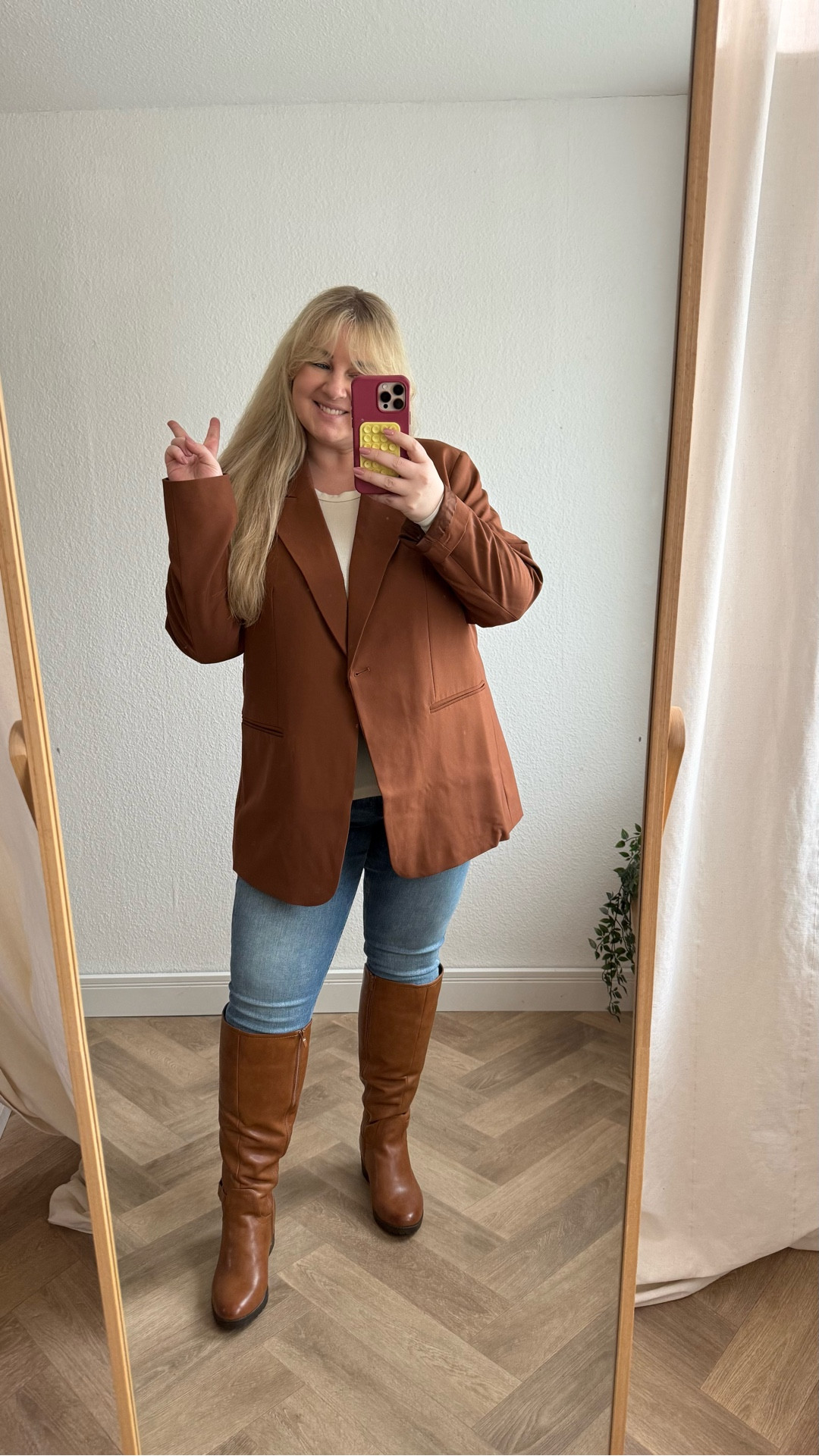 OOTD 👋🏻

#plussizefashion #stiefel #weitschaftstiefel #denim #jeans #blazer

#LTKFashionMonth #LTKspring #LTKplussize