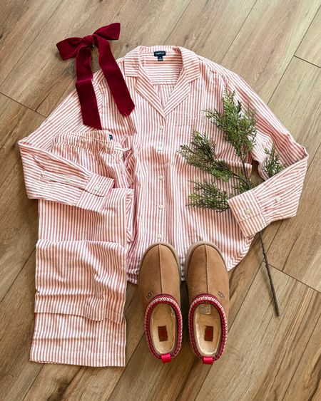 Christmas pajamas. Gift ideas. Tazz Uggs. 

#LTKGiftGuide #LTKSeasonal #LTKHolidaySale