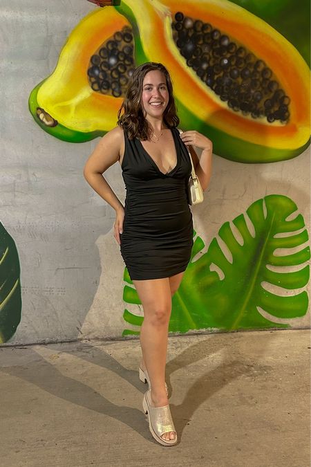 A night out look in Miami 🖤✨ #partyoutfit #clubbing #datenight #blackdress