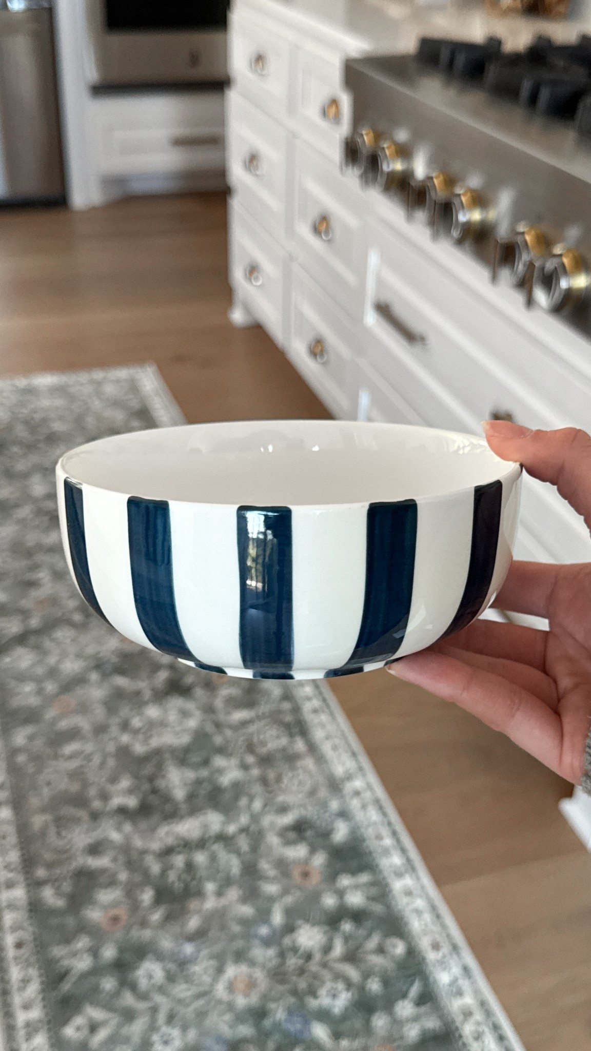 Upgrade your kitchen with this beautiful bowl set! Perfect for cereal, noodles, or any meal. It's microwave and dishwasher safe too! I love the pretty navy stripes down the side, a cute upgrade for spring and summer!

Amazon home, amazon finds, kitchen decor, kitchen finds, amazon kitchen


#LTKHome