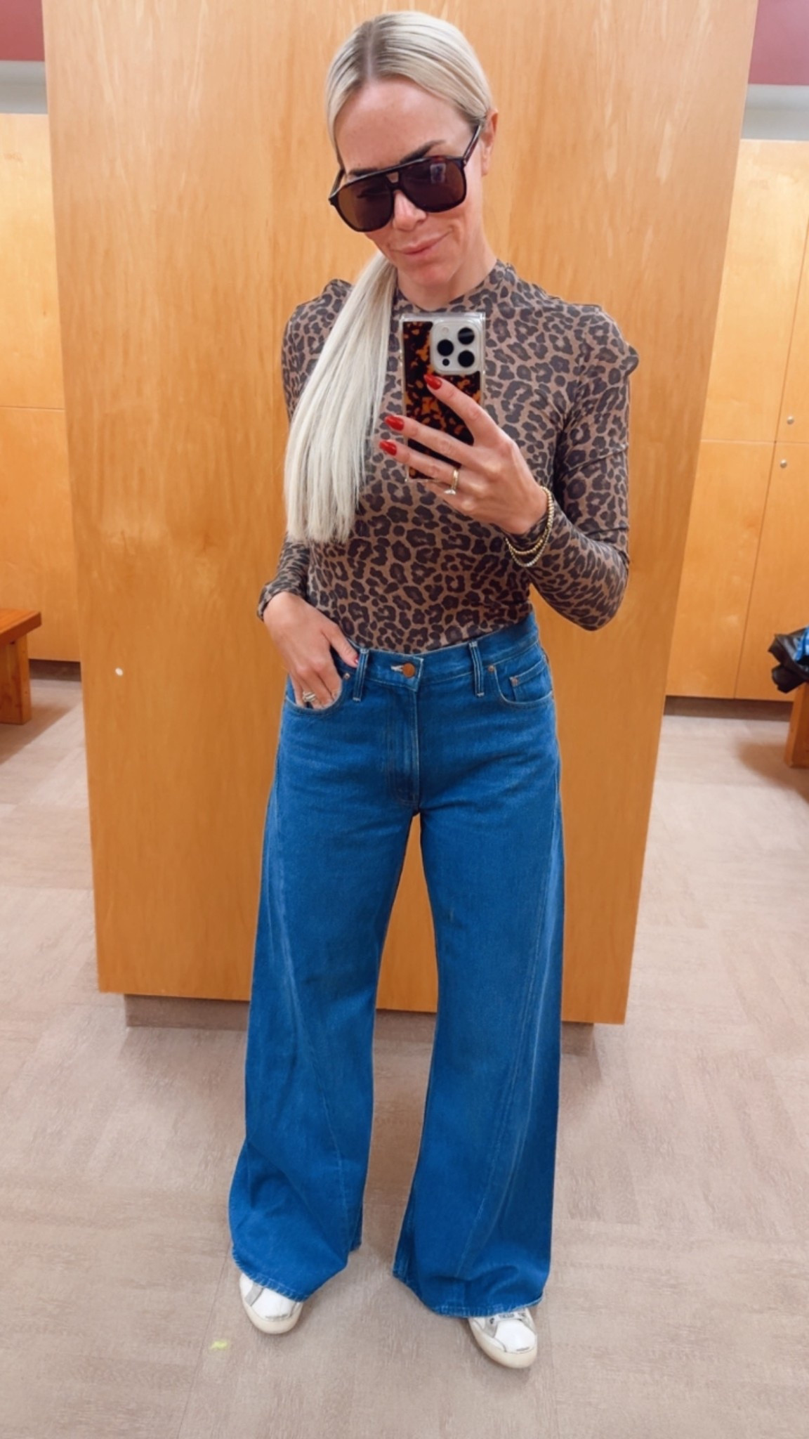 The true indigo of this wash is SO GOOD. 🙌💙 Jeans run large- size down. I’m in a 25. Love this long sleeve too. Fits on the smaller so I recommend sizing up! I’m in a small.

#LTKjeans