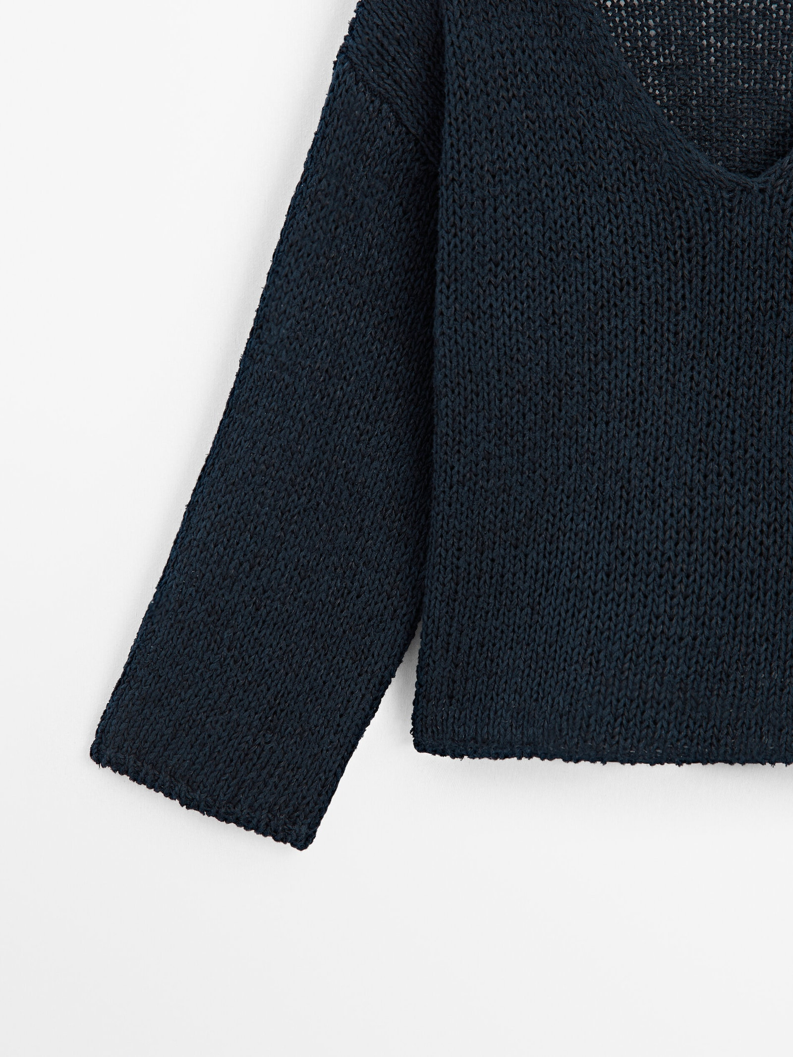 Strickpullover mit Leinenanteil und V-Ausschnitt | Massimo Dutti DE