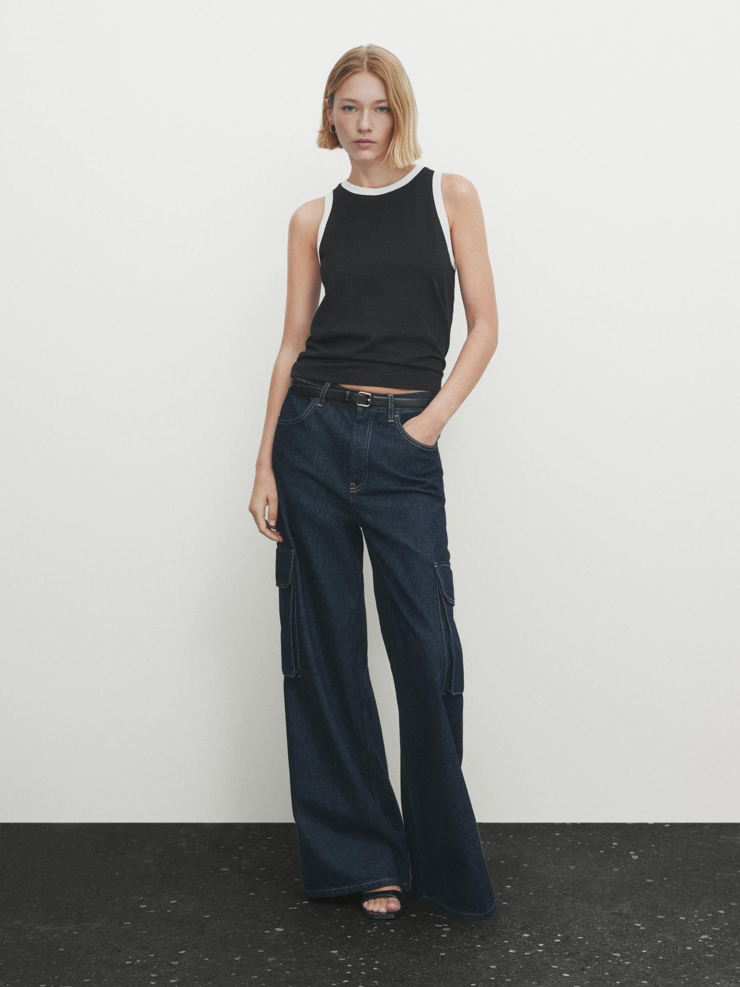 Sleeveless contrast T-shirt | Massimo Dutti US