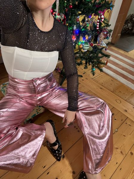 Ditched the Grinch & flung myself into full festive sparkles 🎄💓 

Outfit *pr ~ Pull & Bear 

#LTKSeasonal #LTKstyletip #LTKparties
