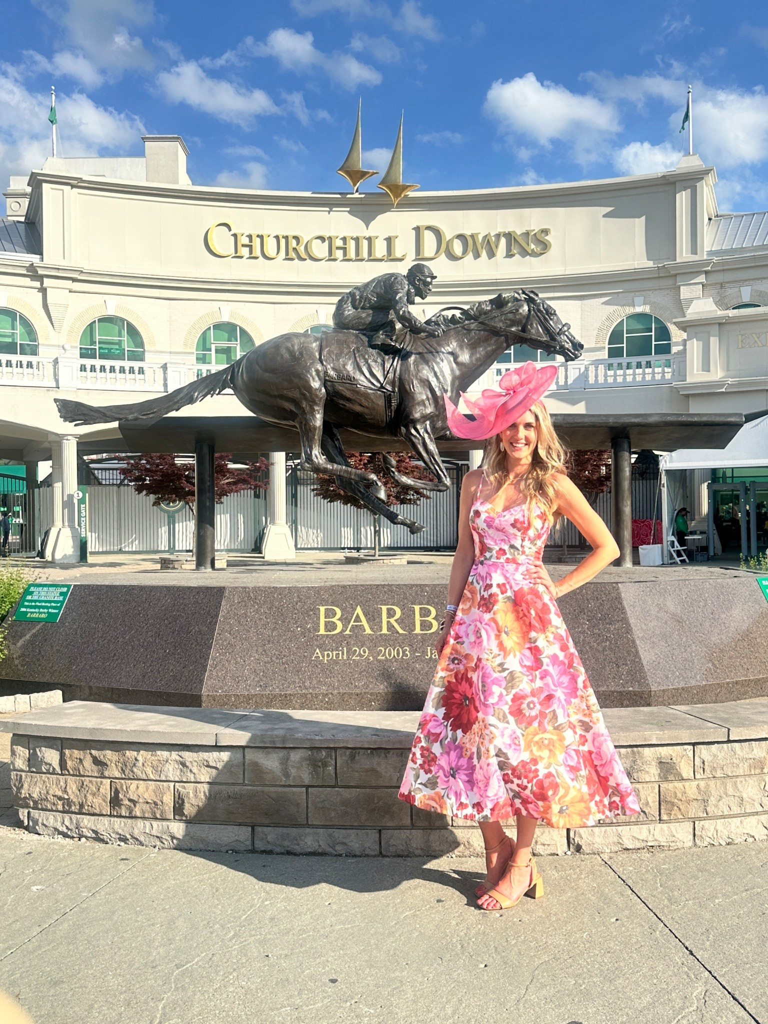 Happy Kentucky Derby 151! #derby #kentuckyderby #derby151 #bourbontrail #louisvillekentucky #derbydress #derbyoutfit #kentuckyderbyoutfit #womensdress #floraldress #floralmididress #mididress #pinkdress #weddingguestdress #partydress