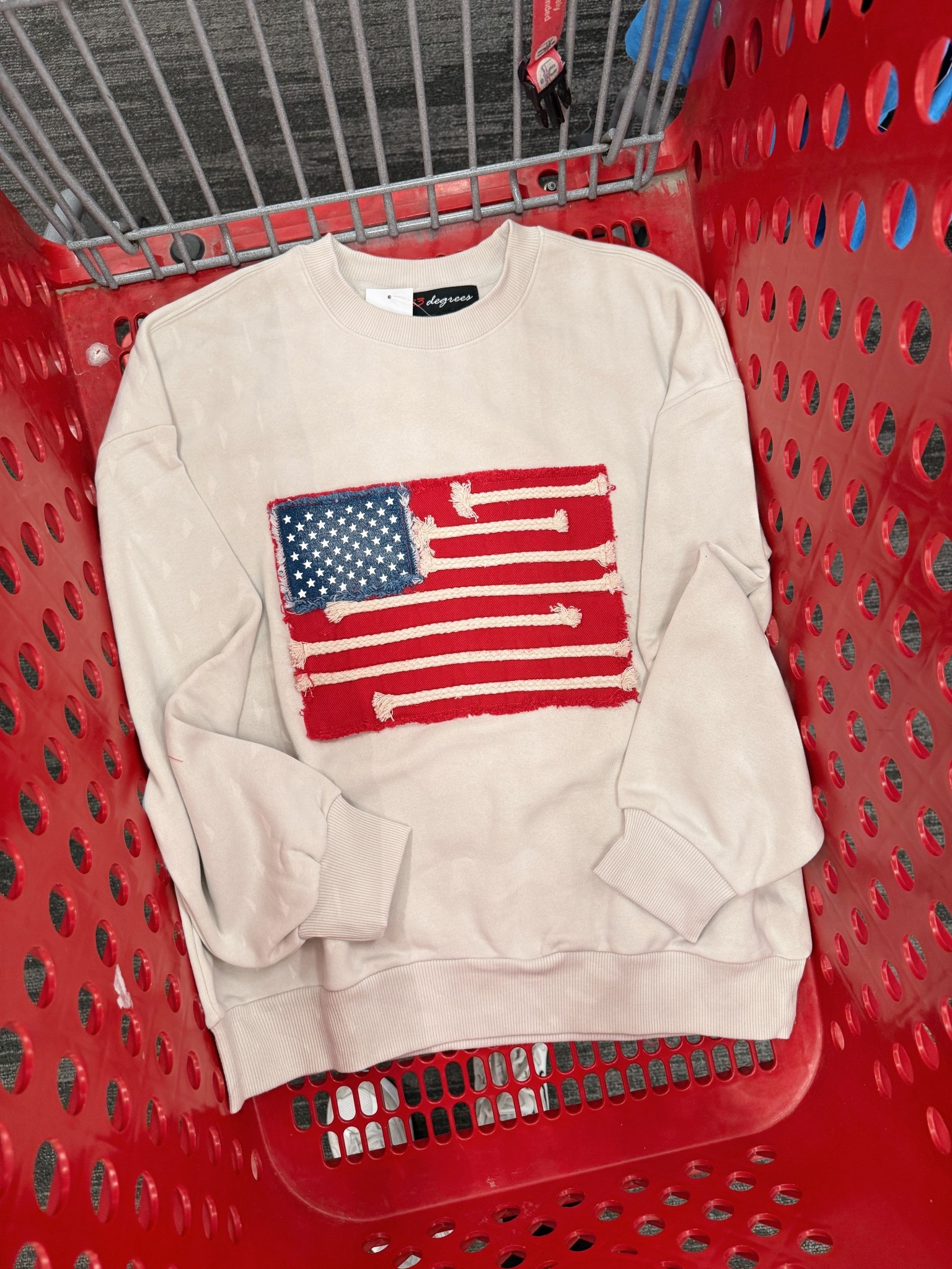 American flag sweatshirt 

#LTKSeasonal #LTKootd #LTKgrwm