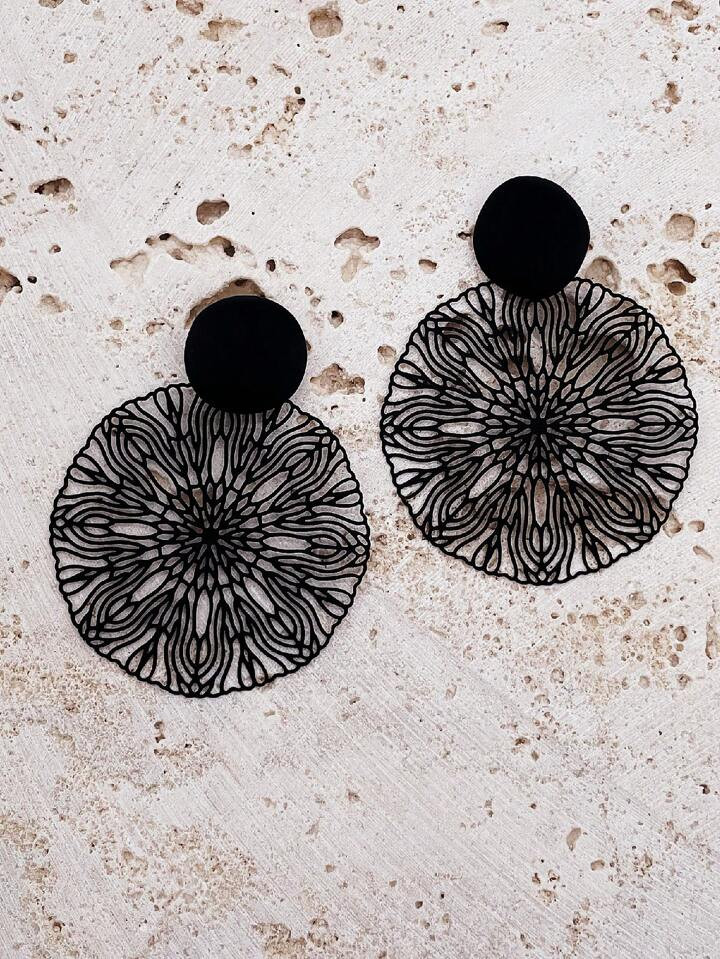 1pair Metallic Spray-Painted Black Hollow Out Round Earrings With Vintage Design & Fashionable St... | SHEIN