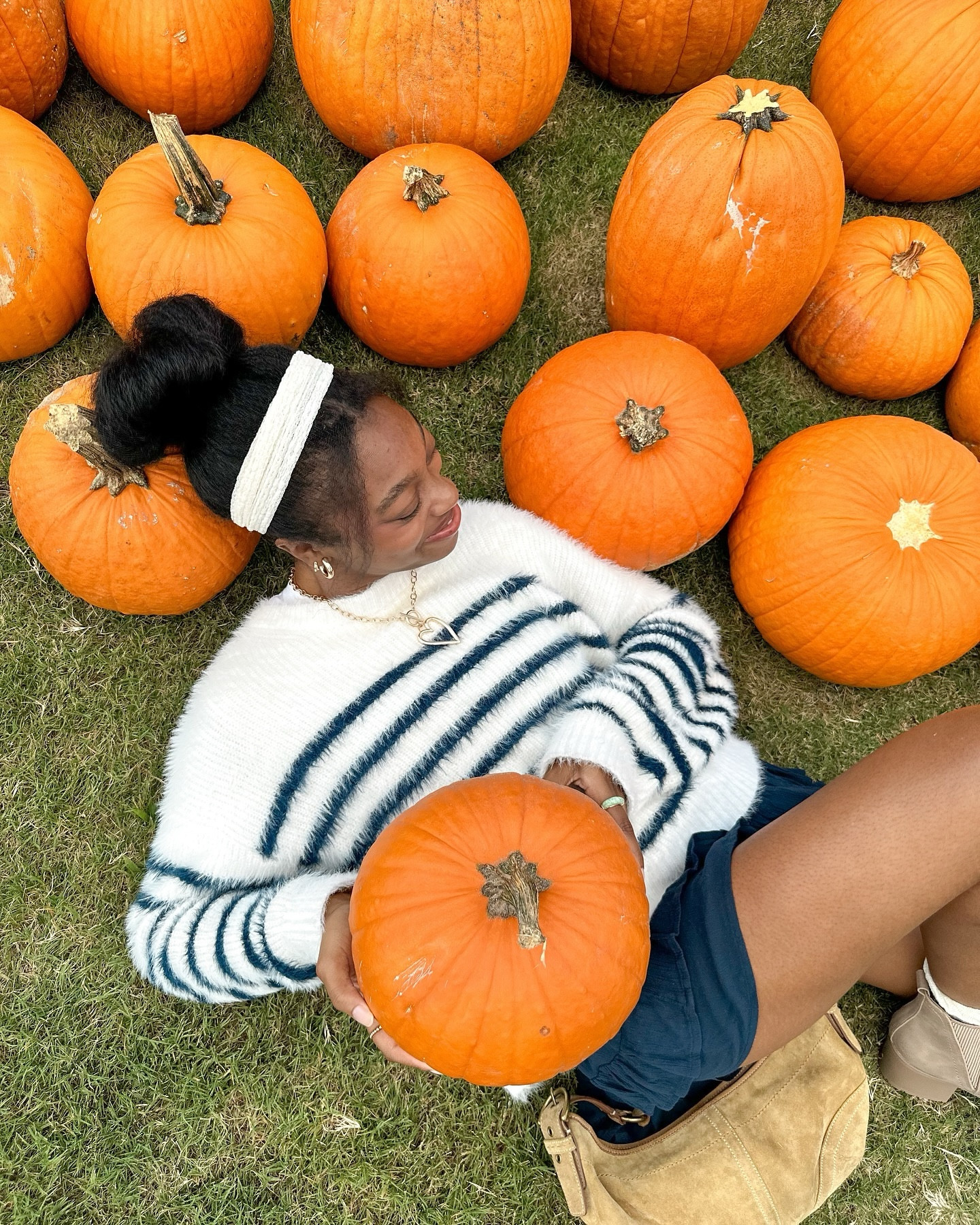 best time of the year 🍂🧸🤍

#falloutfits #fallinspo #pumpkinpatch #fallstyle #sweaterinspo #chunkysweater #falloutfitideas
