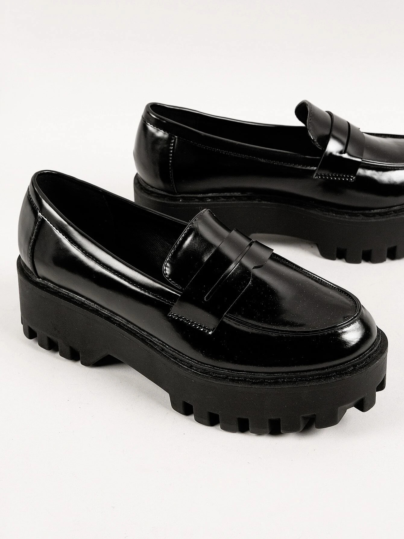 Solid Faux Leather Lug Sole Flatform Loafers
   SKU: sx2203021096511181      
          (33 Revie... | SHEIN