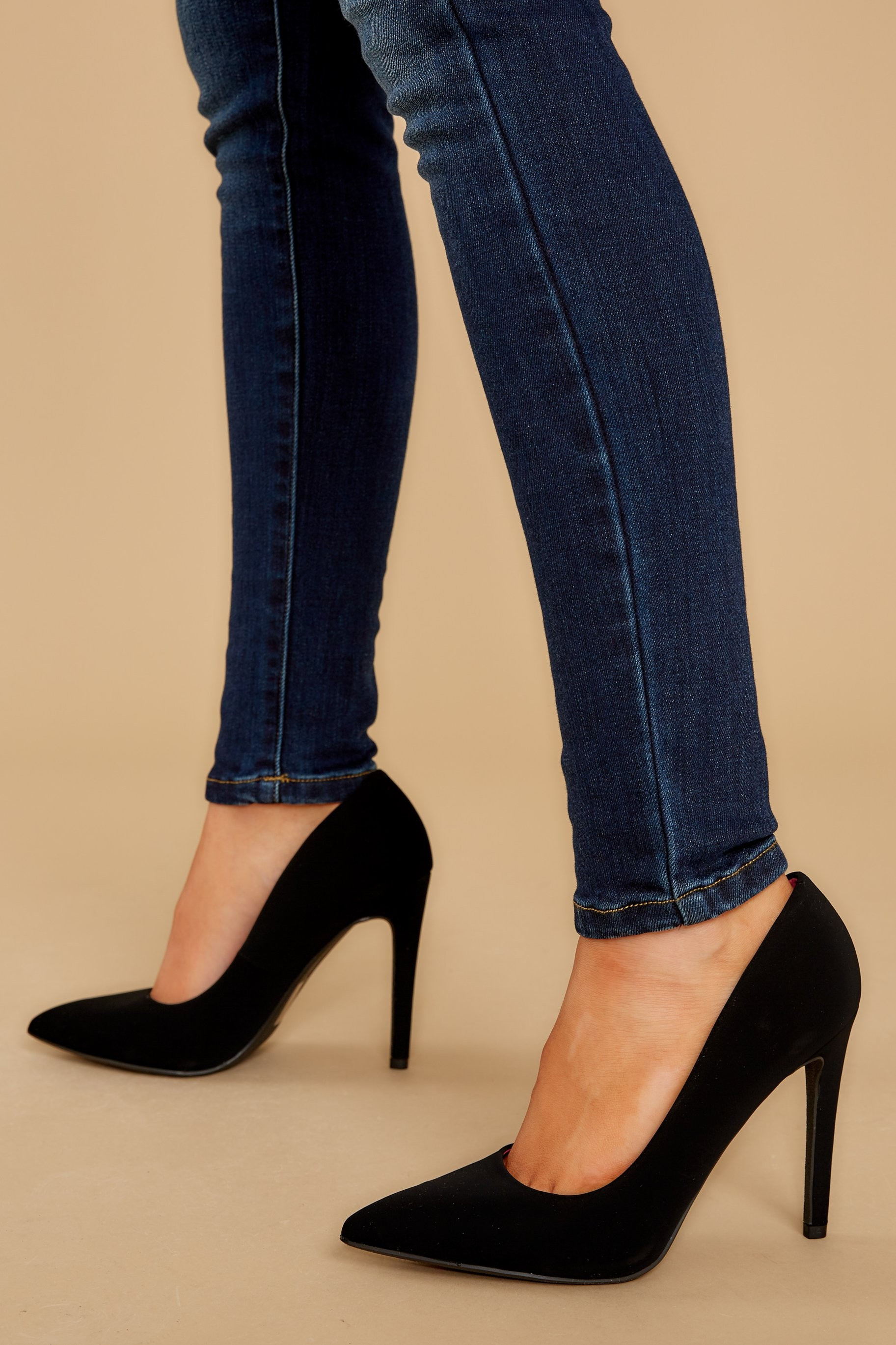 Picture Perfect Black Pointed Pumps | Red Dress 