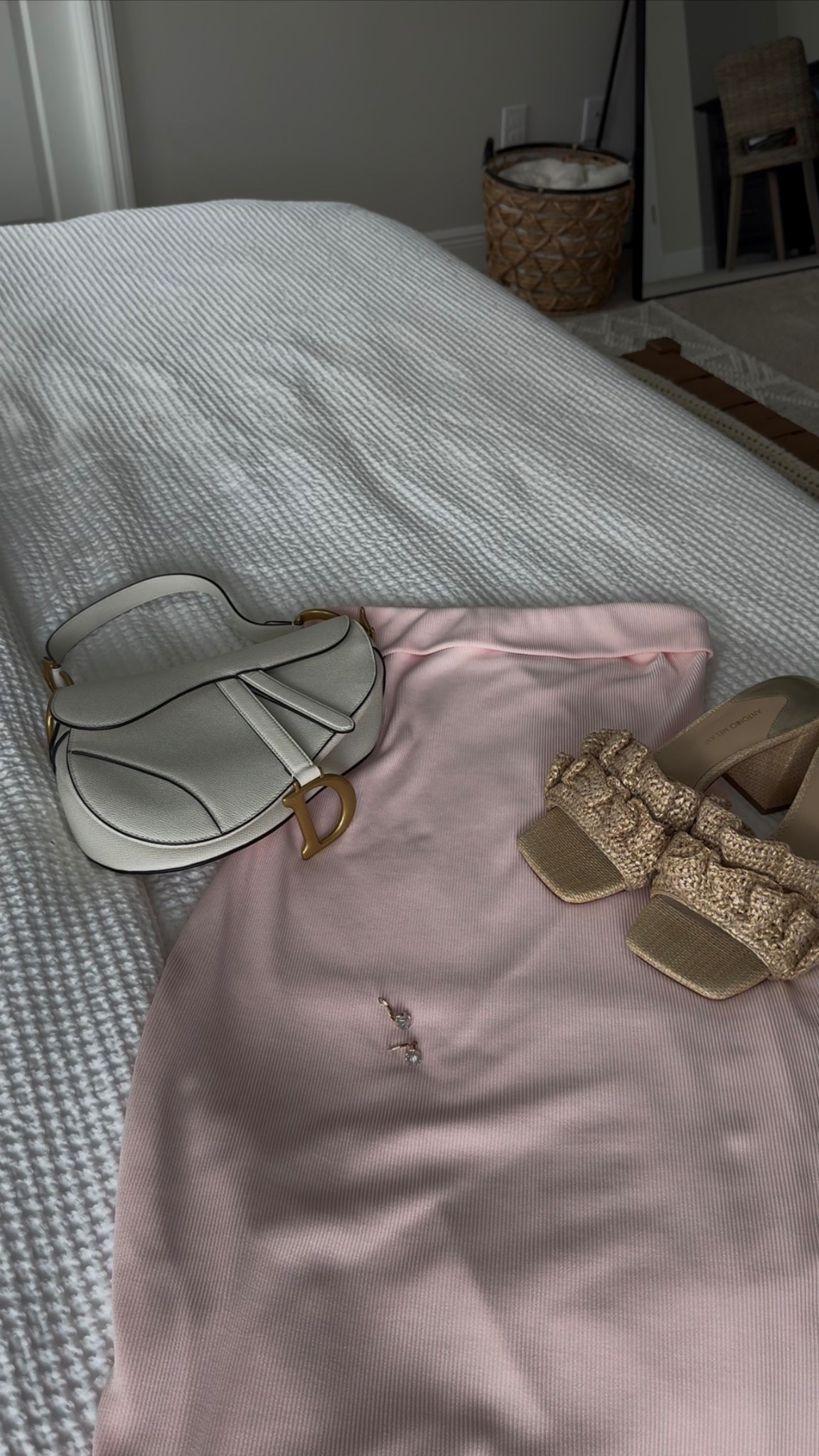 A timeless wedding guest look 🤍 chic strapless pink, woven heels, and golden details for the perfect finishing touch 🌸

#WeddingGuestStyle #WeddingGuestOutfit #WeddingGuestLook #WeddingReady #WeddingSeasonStyle

#LTKSaleAlert #LTKItBag #LTKWedding