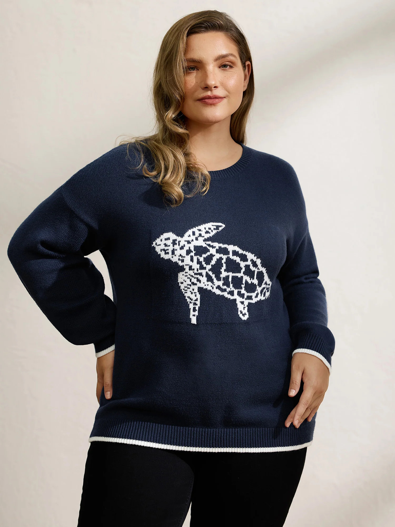 Supersoft Turtle Motif Slit Contrast Edge Pullover | Bloomchic